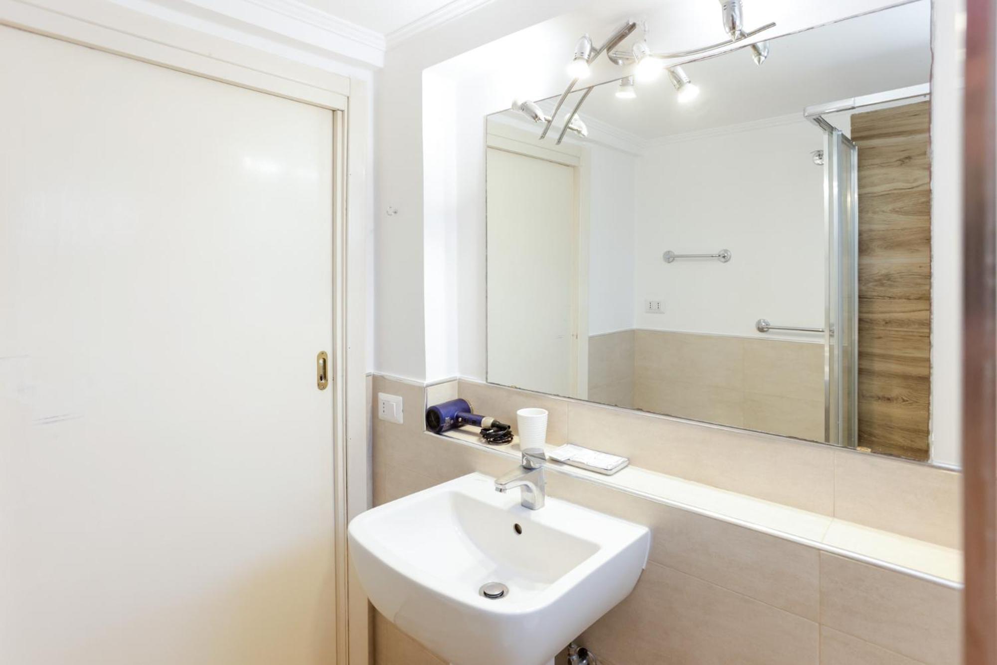 Galiani 20 Apartment Наполи Екстериор снимка